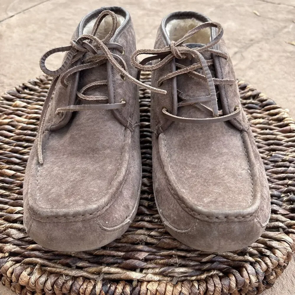 UGG Lyle Men's Size 9 US‎ Chestnut Suede Wool Lined Chukka Boots 1003526 Driving